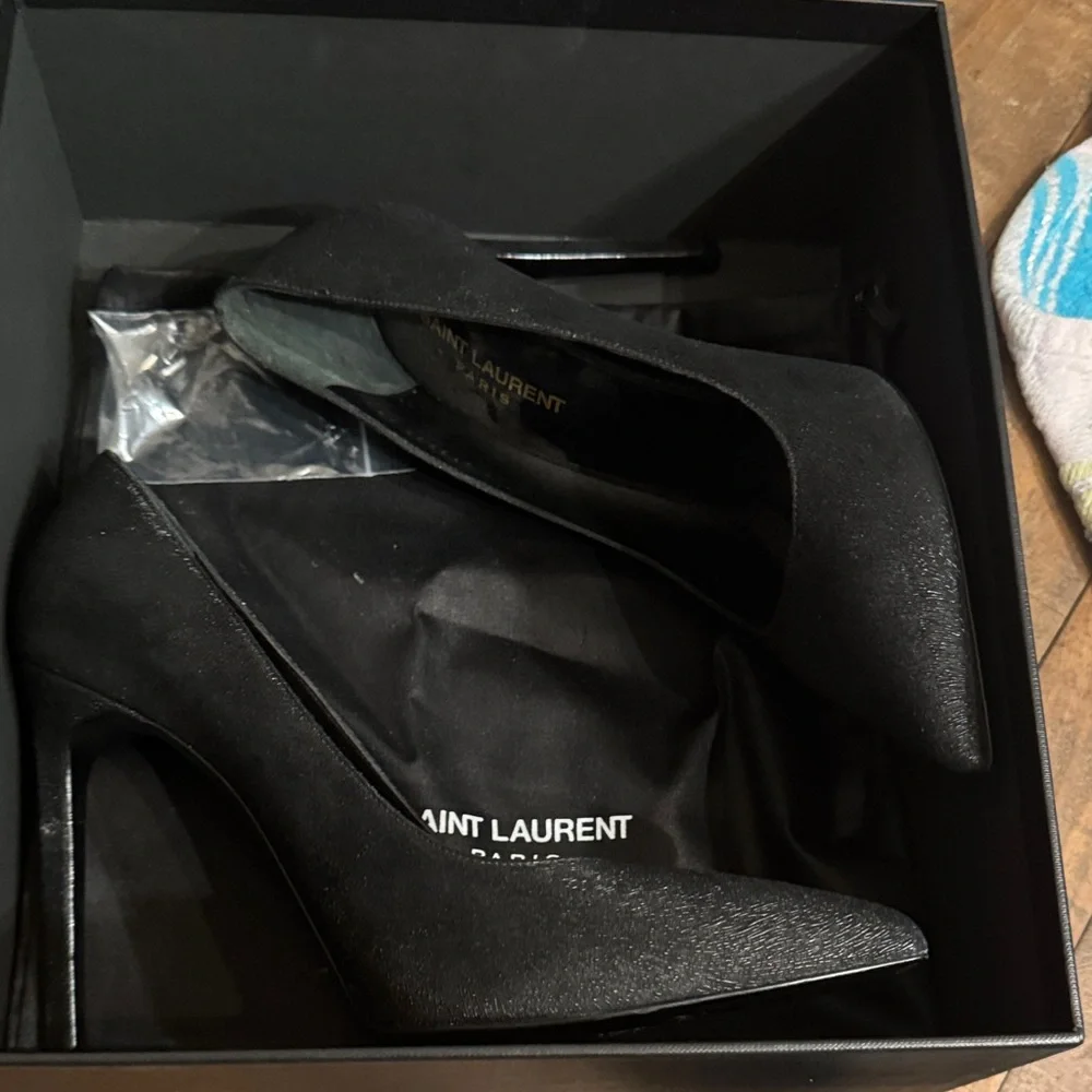 Saint Laurent Classic Black Heels - Picture 1 of 11